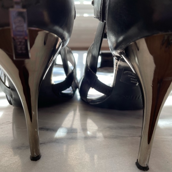 Guess Leather Gladiator Sandle Pumps - Picture 5 of 14